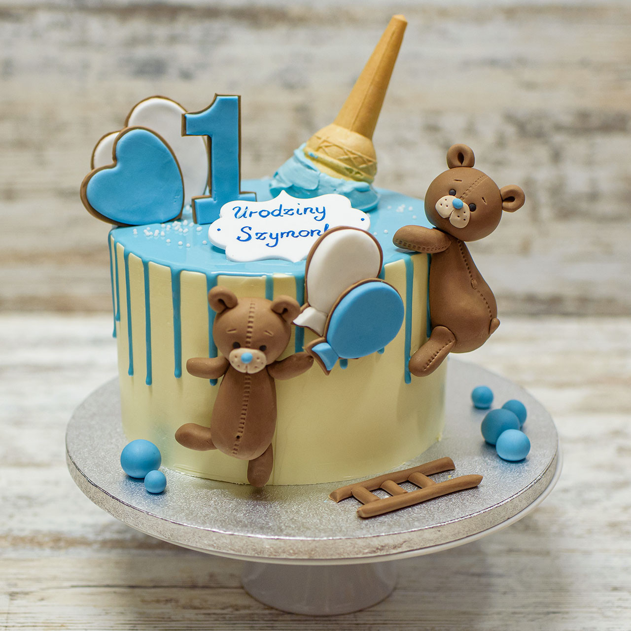 Tort z misiami bliźniakami