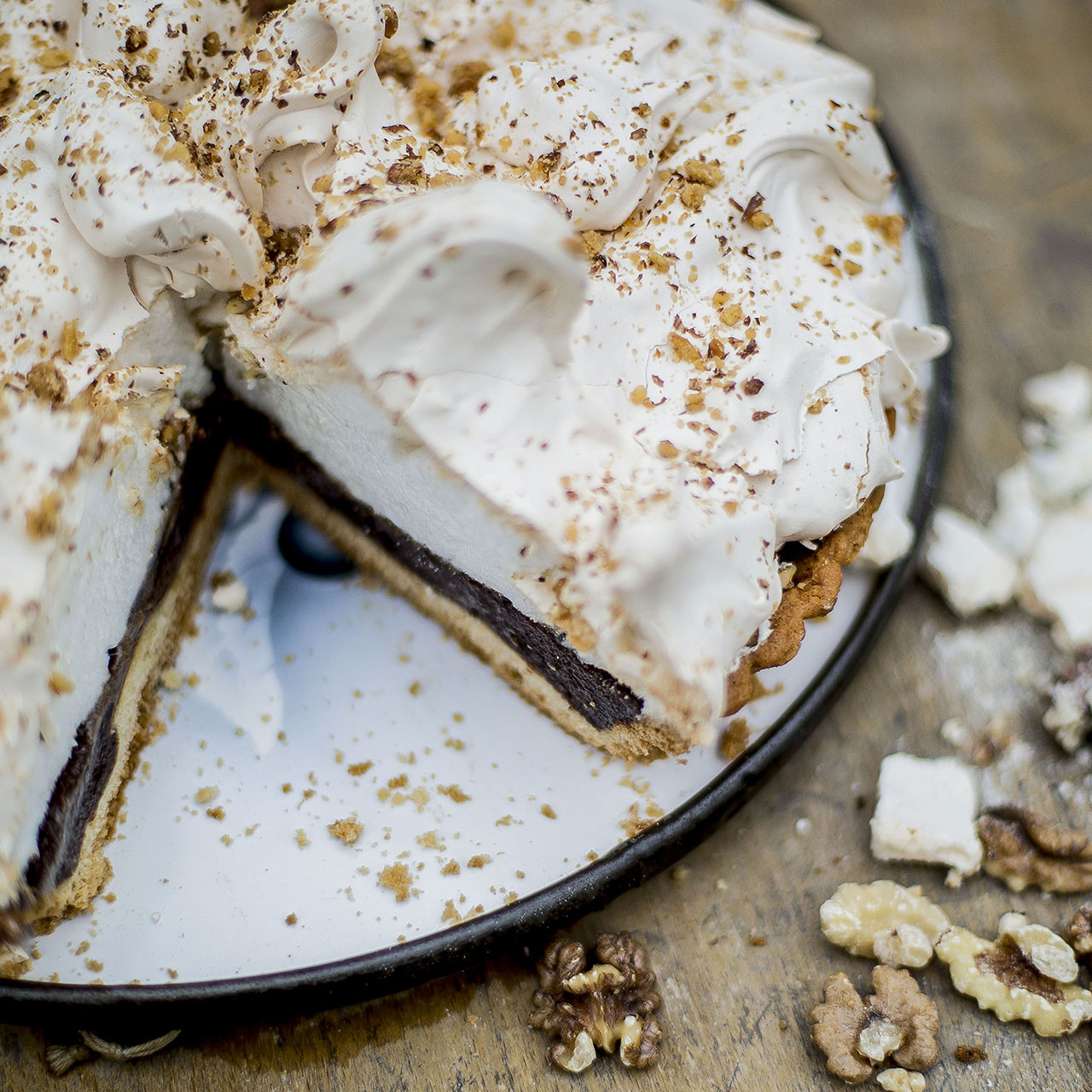 Ciasto tarta z bezą i owocami