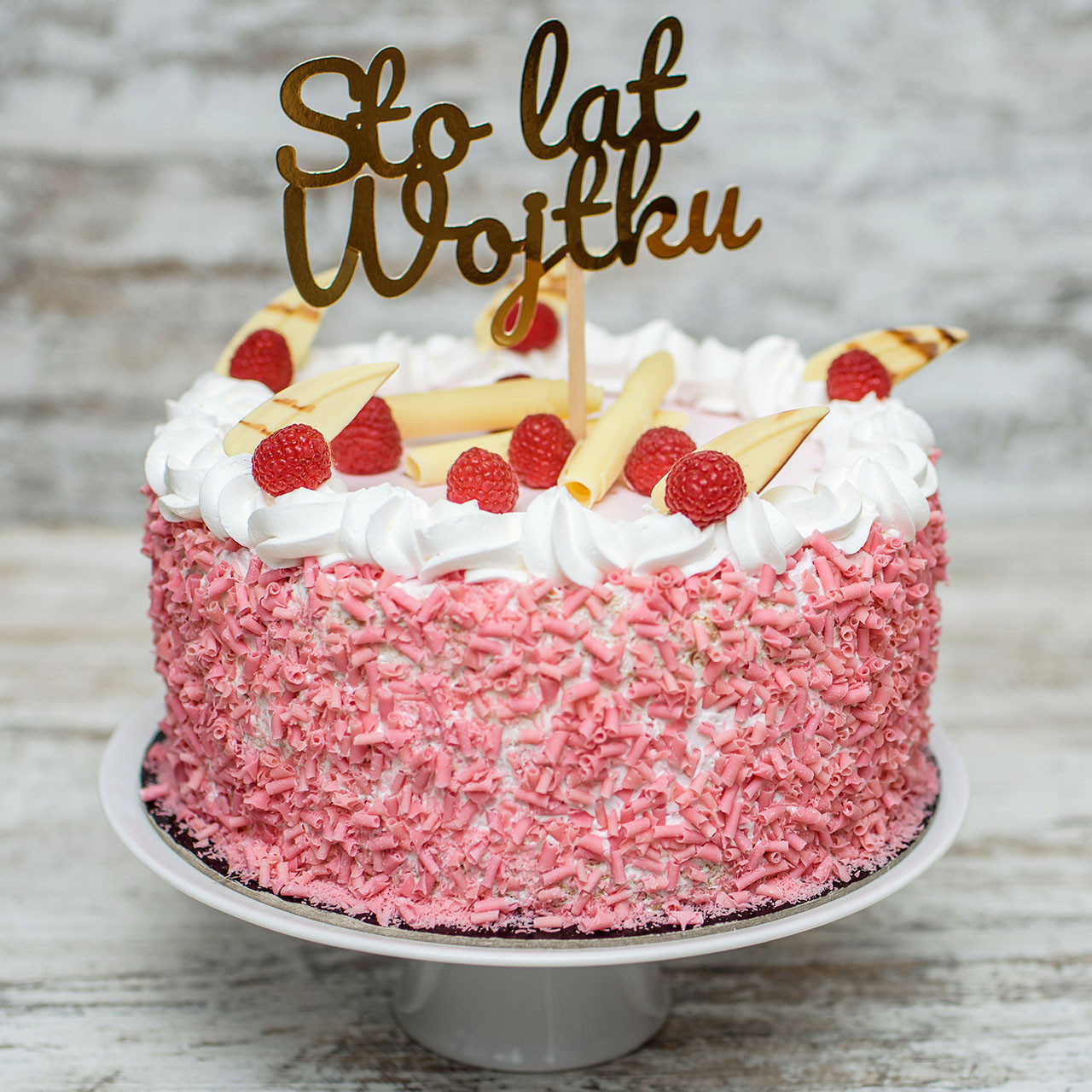 Tort okolicznościowy z marmurkiem różowym i topperem