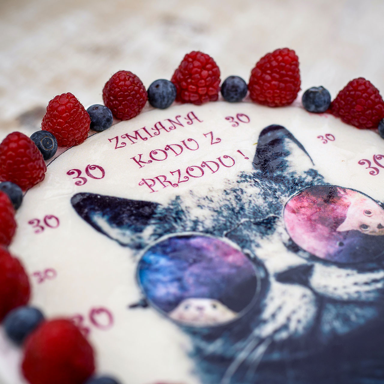 Tort ombre różowy z wydrukiem