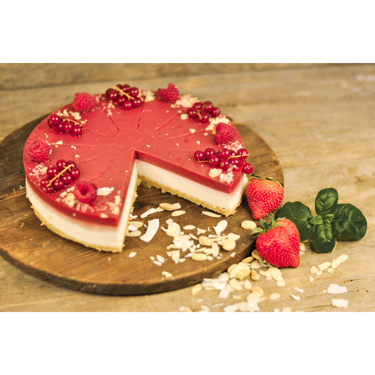 Ciasto jogurtowiec z truskawkami i bazylią VEGE