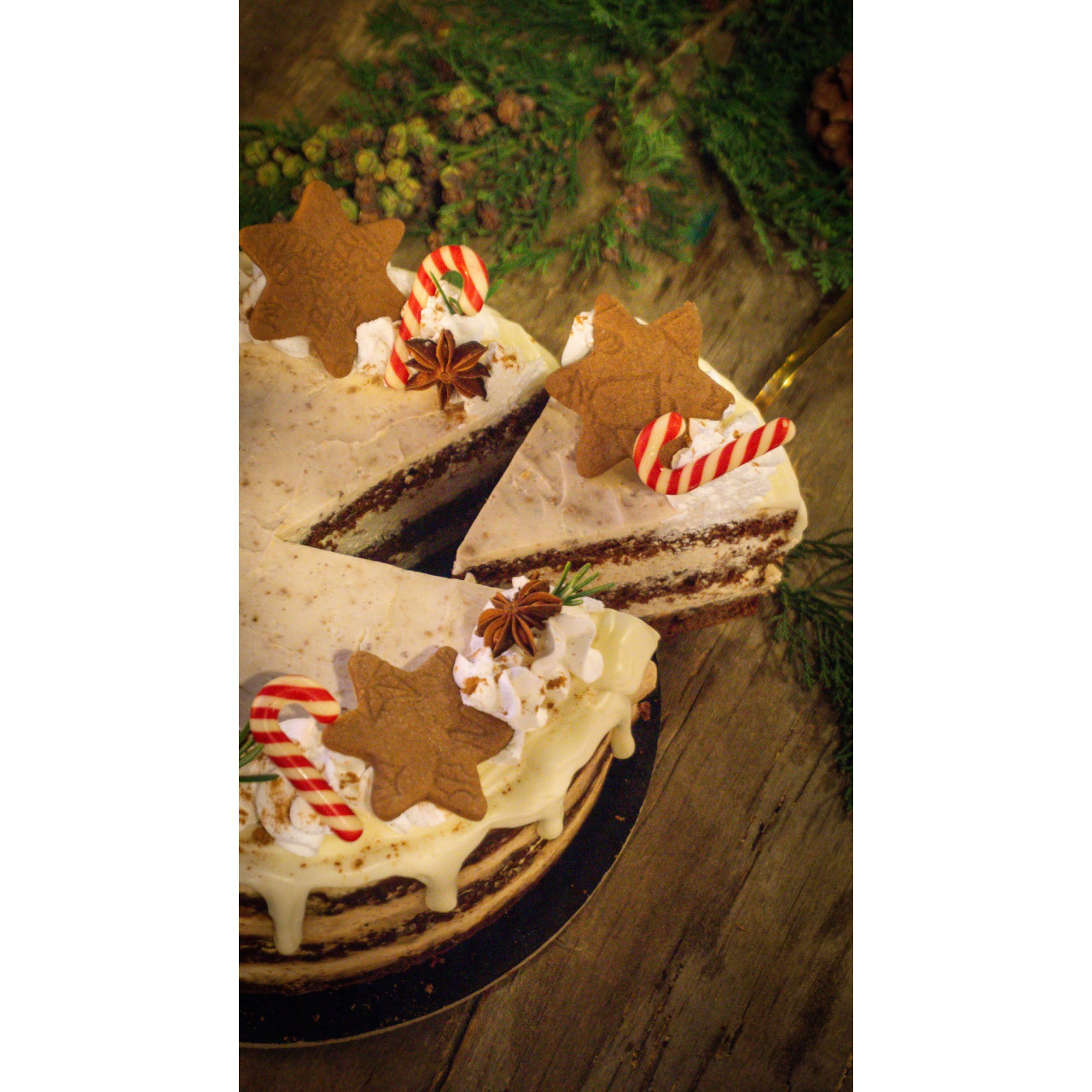 Tort piernikowy z powidłami śliwkowymi