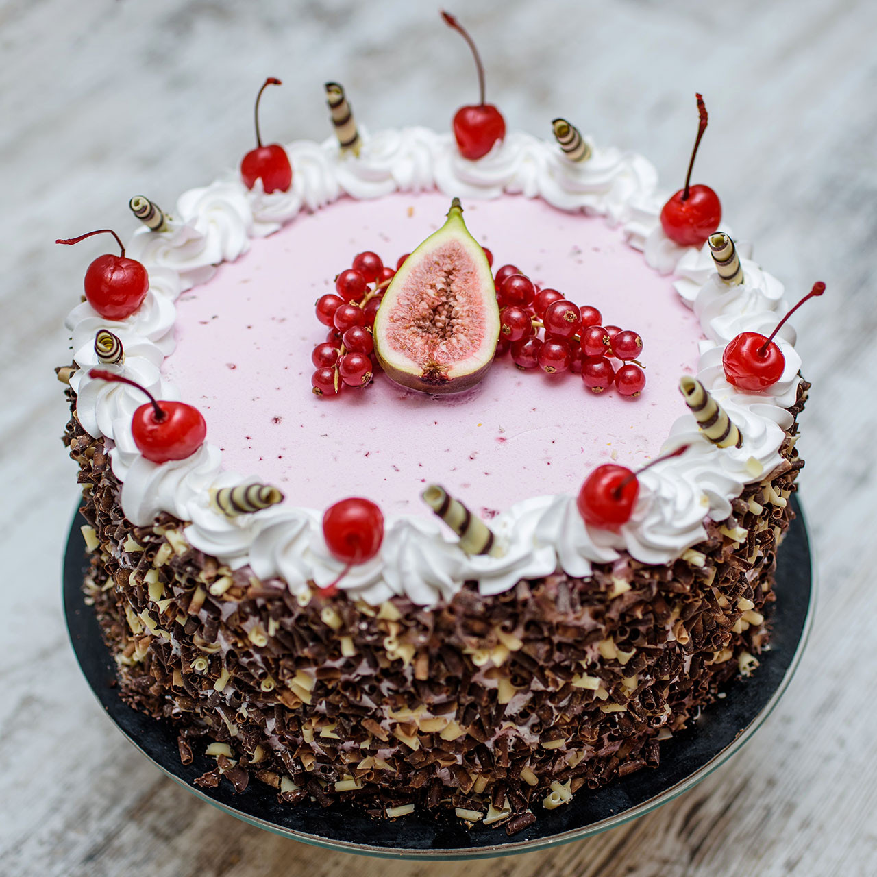 Tort okolicznościowy z marmurkiem duo i owocami