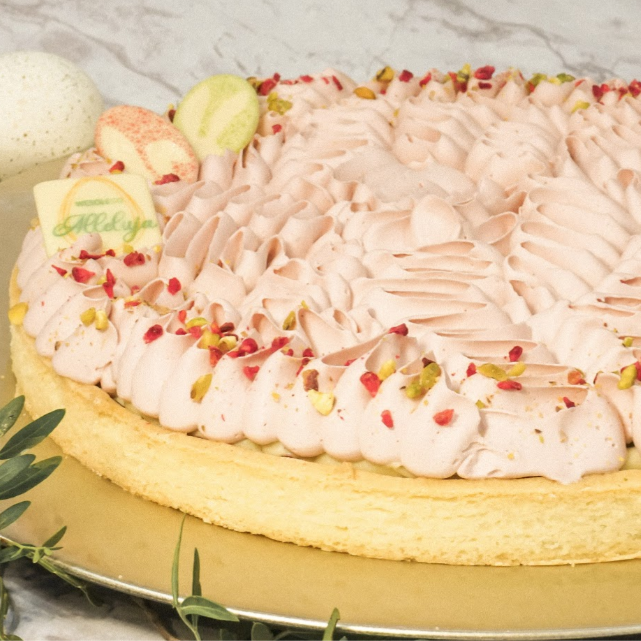 Mazurek pistacja z maliną