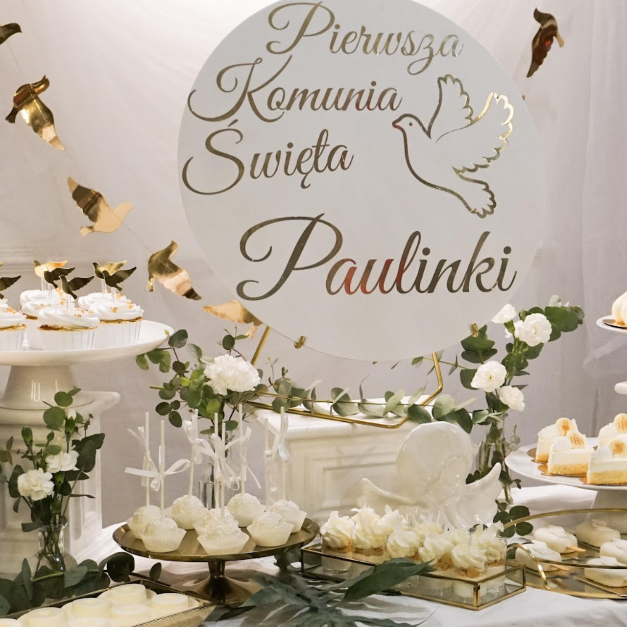 Słodki stół komunijny z aranżacją (ok.20 - 25 os.)