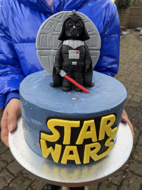 63. Tort z kremem Star Wars