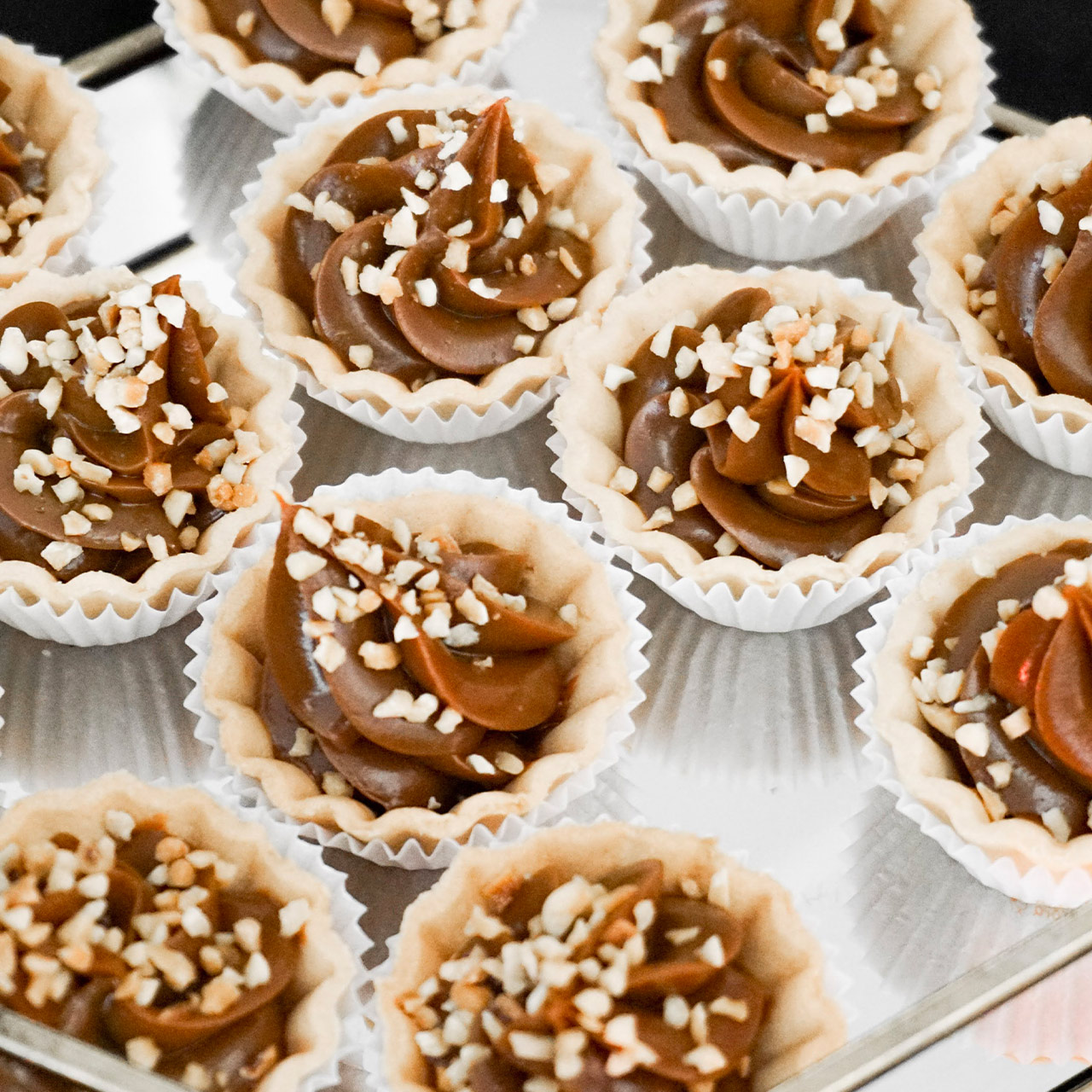 Elegancka słodka oprawa wesela – torty, desery i słodkie stoły