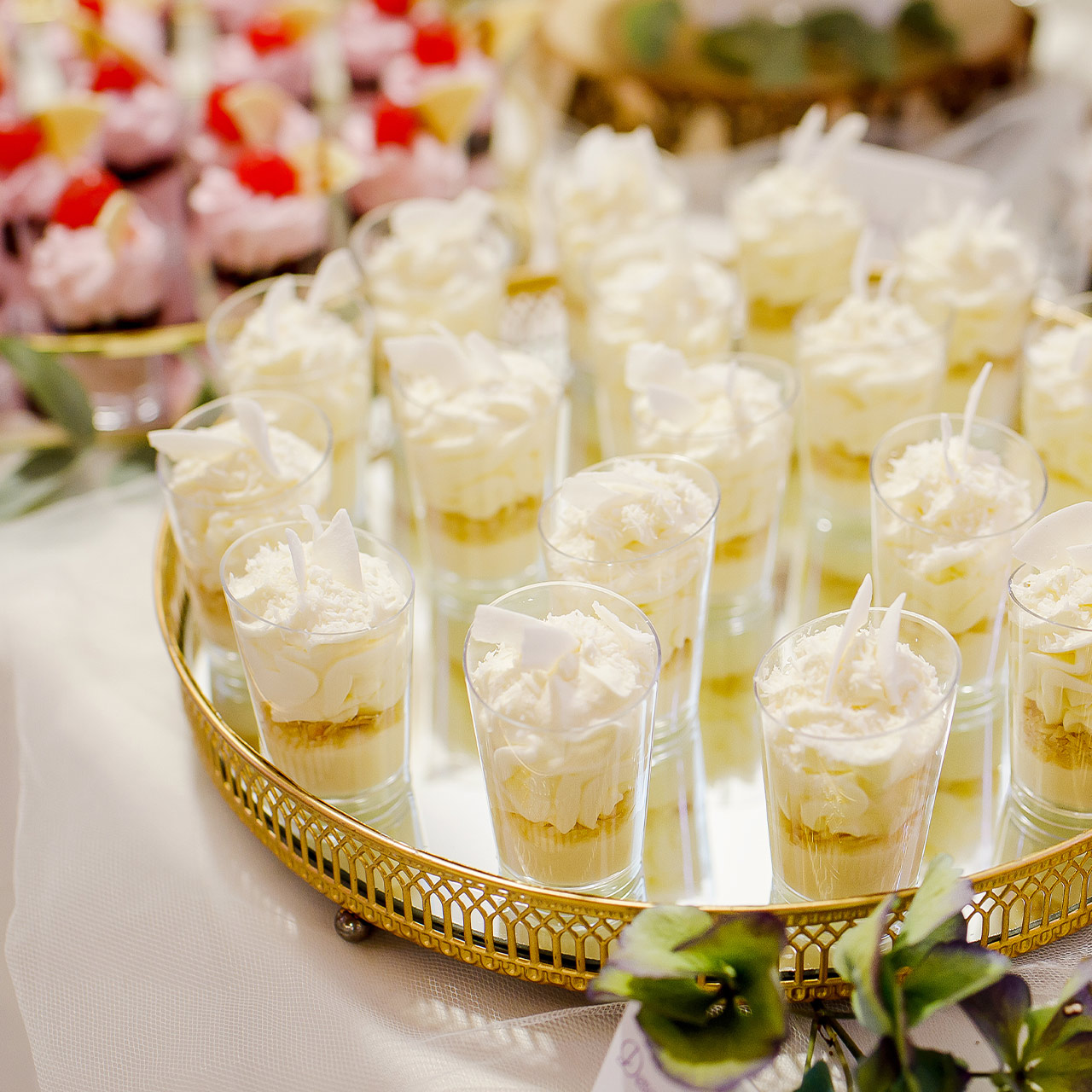 Słodkie stoły i torty weselne na zamówienie – oferta dla par młodych