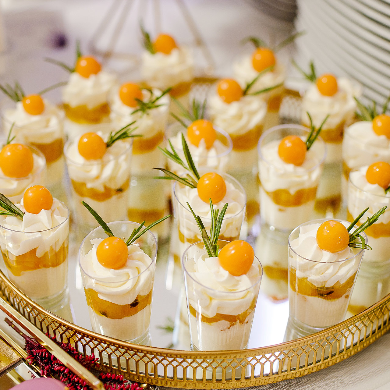 Mini słodkości na słodki stół na wesele – deserki i finger food na wesele