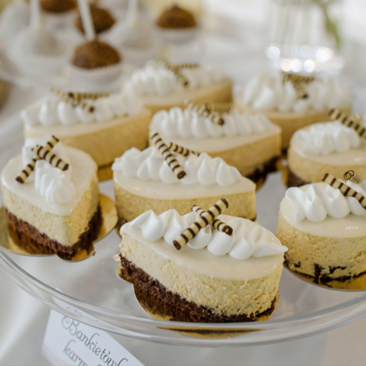 Słodkie stoły na wesele – ręcznie przygotowane słodkości weselne