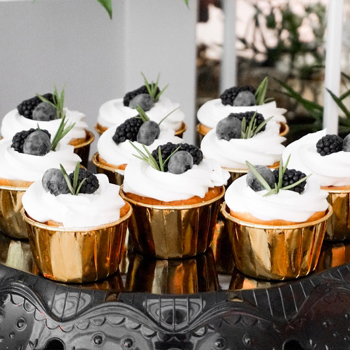 Słodkie upominki dla gości weselnych – małe słodkości w pudełkach