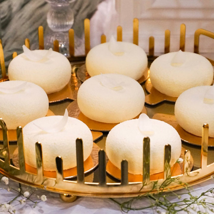 Makaroniki, cake popsy i mini deserki na wesele