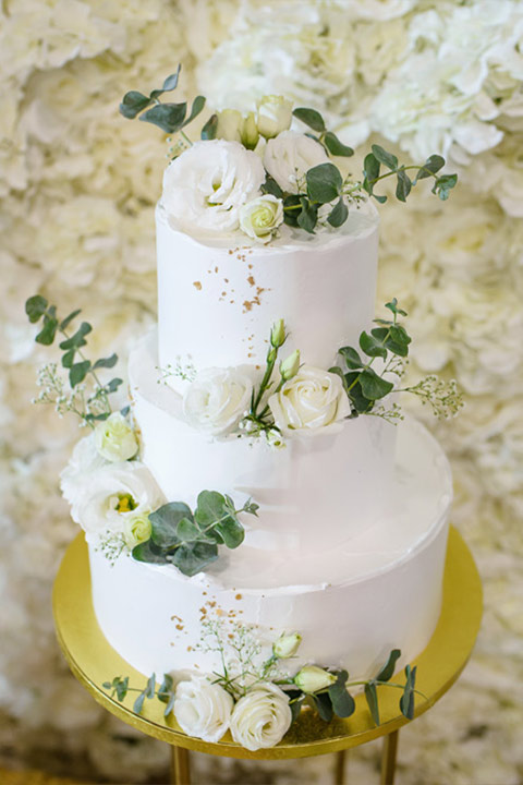 Klasyczny tort weselny – ręcznie dekorowany tort na wesele