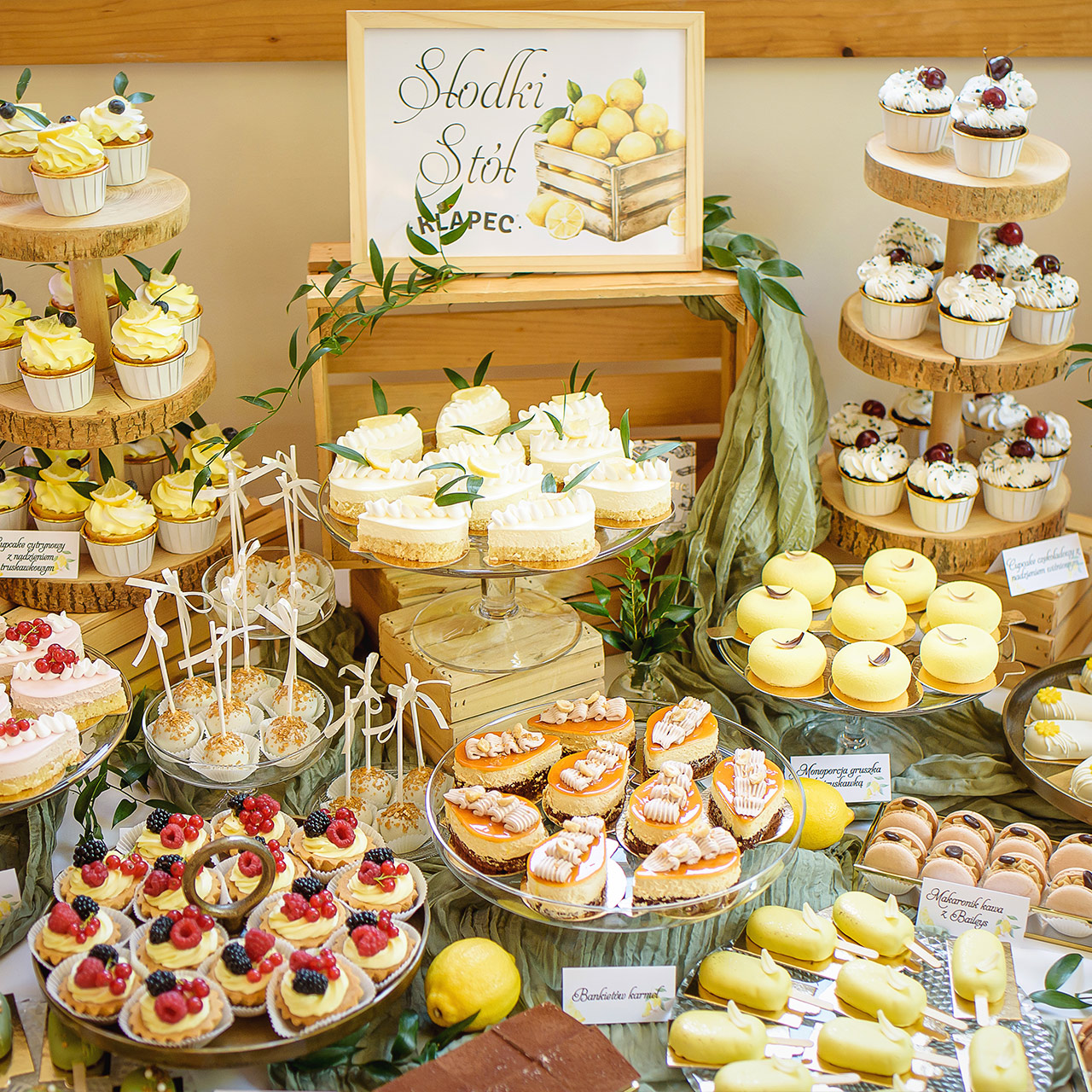 Słodki stół na wesele – ręcznie przygotowane desery z cukierni Klapec