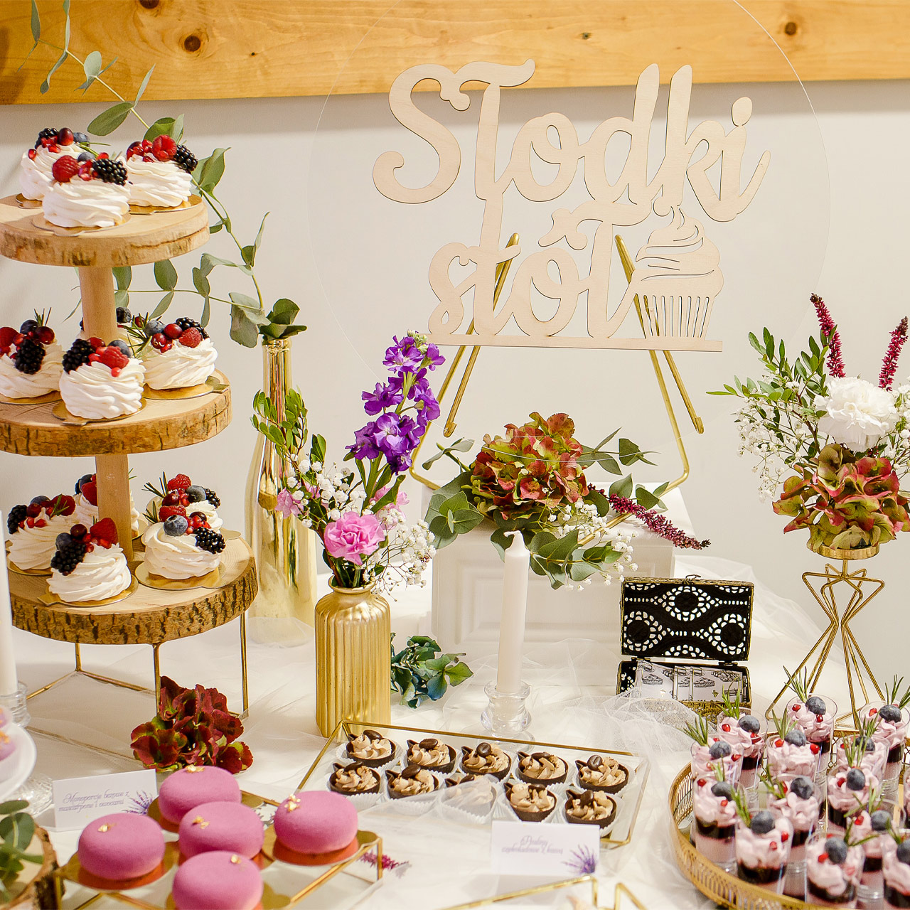 Stoły weselne z deserami – słodka oprawa przyjęcia weselnego